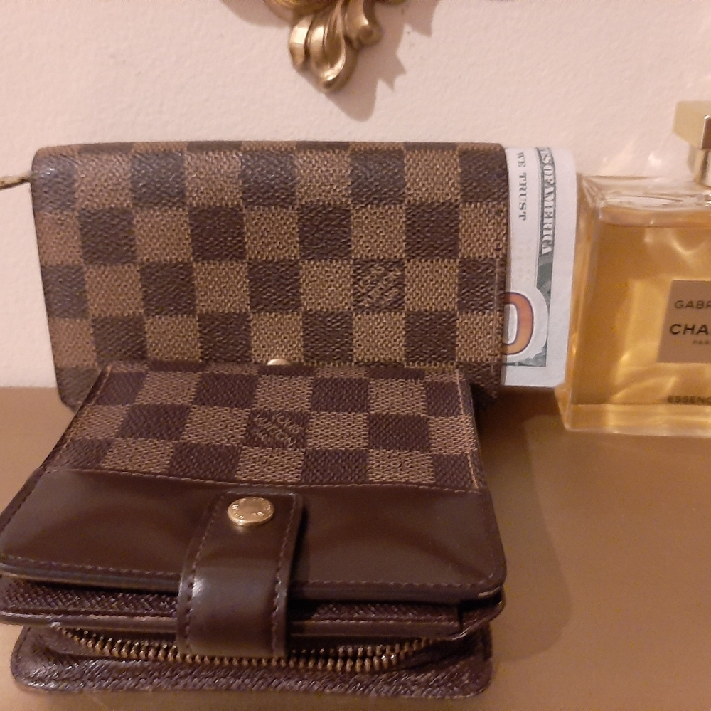 Authentic Louis Vuitton Used Medium Wallet. - image 5